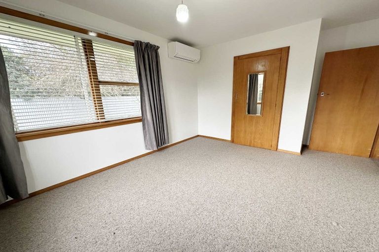 Photo of property in 17 Fairmile Place, Russley, Christchurch, 8042