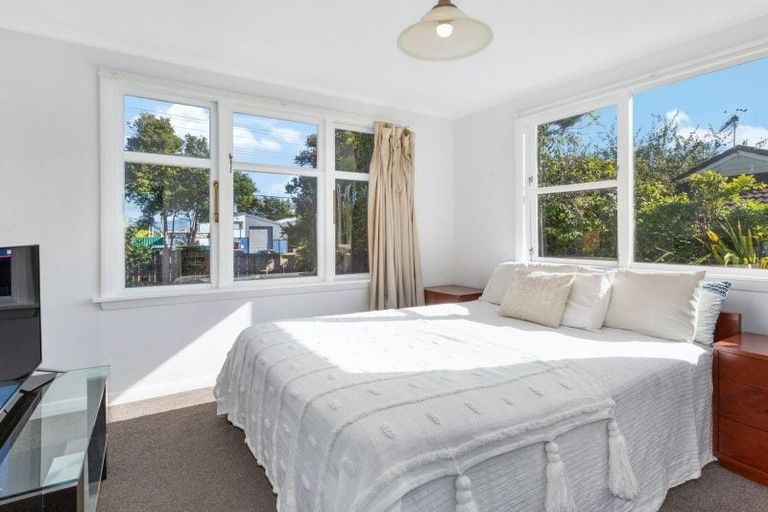 Photo of property in 32 Hinemoa Street, Paraparaumu, 5032