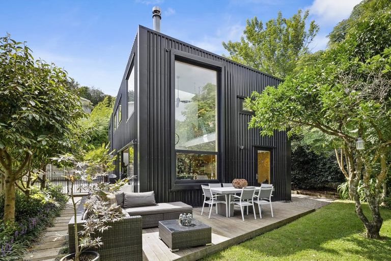 Photo of property in 76 Cutfield Road, New Plymouth, 4310