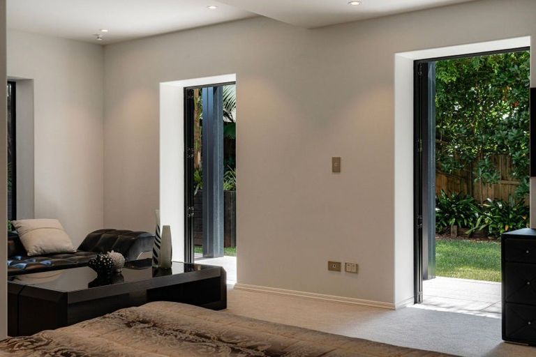 Photo of property in 1/60 Milford Road, Milford, Auckland, 0620