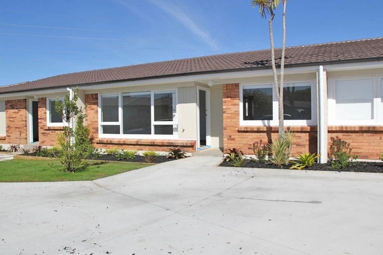 Photo of property in 2/8 Paul Place, Pakuranga, Auckland, 2010