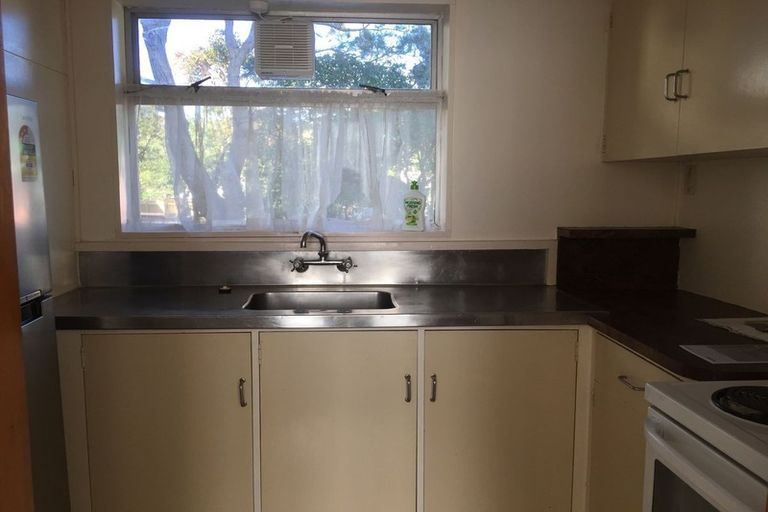 Photo of property in Beresford Apartments, 4/118 Russell Terrace, Berhampore, Wellington, 6023