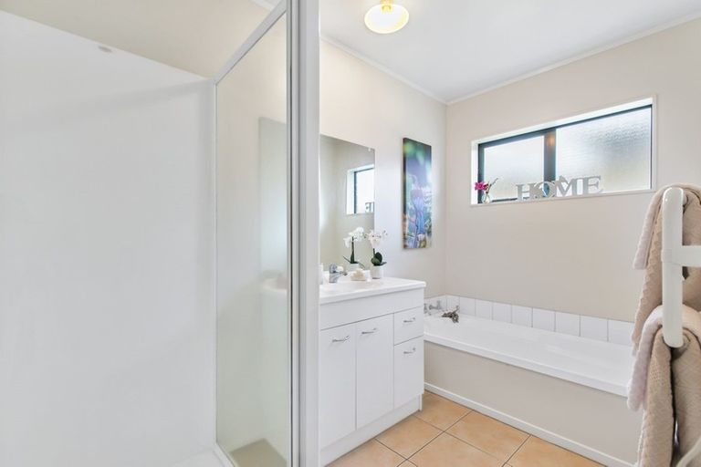 Photo of property in 64 Naylors Drive, Mangere, Auckland, 2022