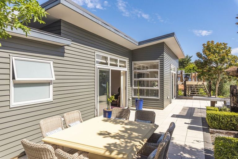 Photo of property in 11 Metzenthin Close, Raumati South, Paraparaumu, 5032