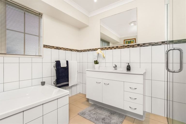 Photo of property in 31 Thomas Moore Place, Pukekohe, 2120