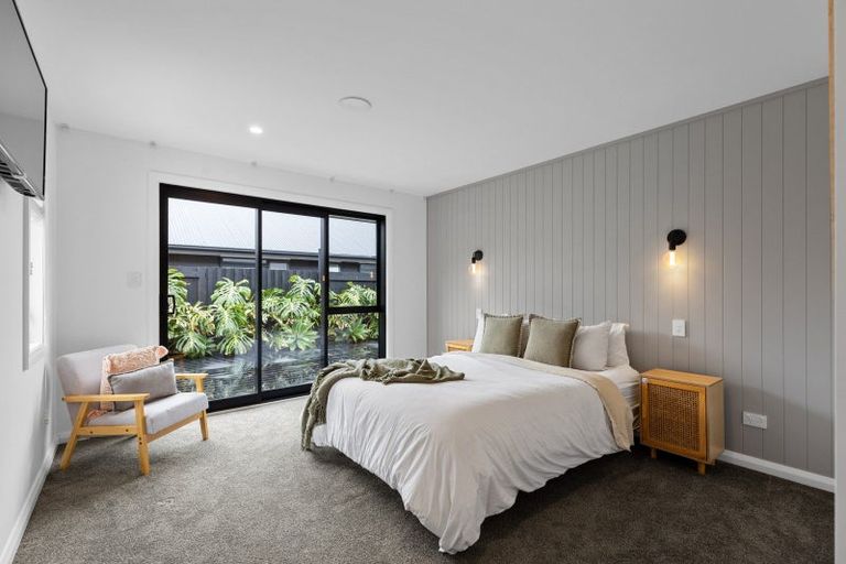 Photo of property in 43 Coutts Way, Fitzherbert, Palmerston North, 4410