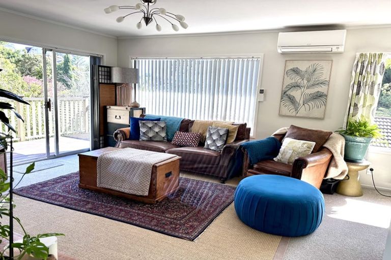 Photo of property in 2/20 Malters Place, Browns Bay, Auckland, 0630