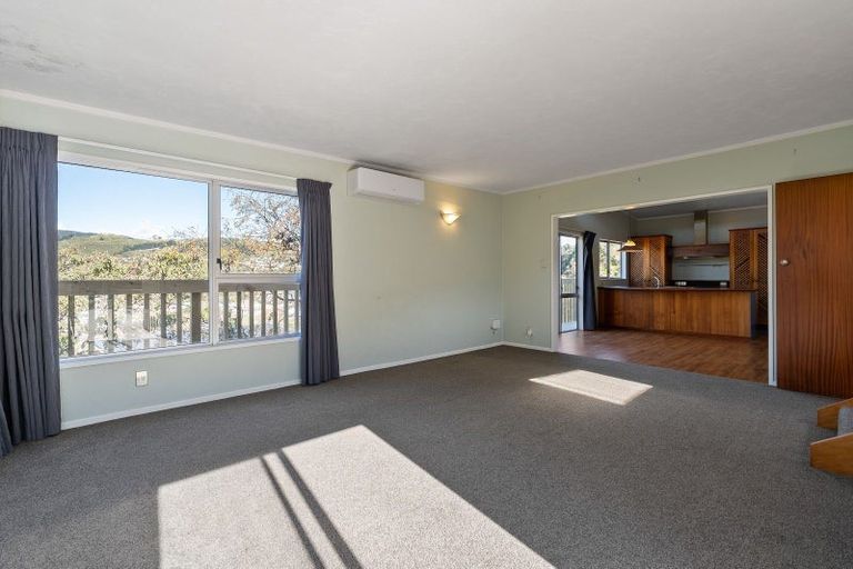 Photo of property in 1 Fyvie Avenue, Tawa, Wellington, 5028