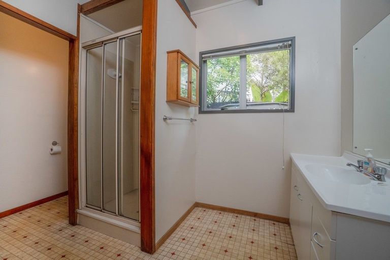 Photo of property in 1/107 Konini Road, Titirangi, Auckland, 0604