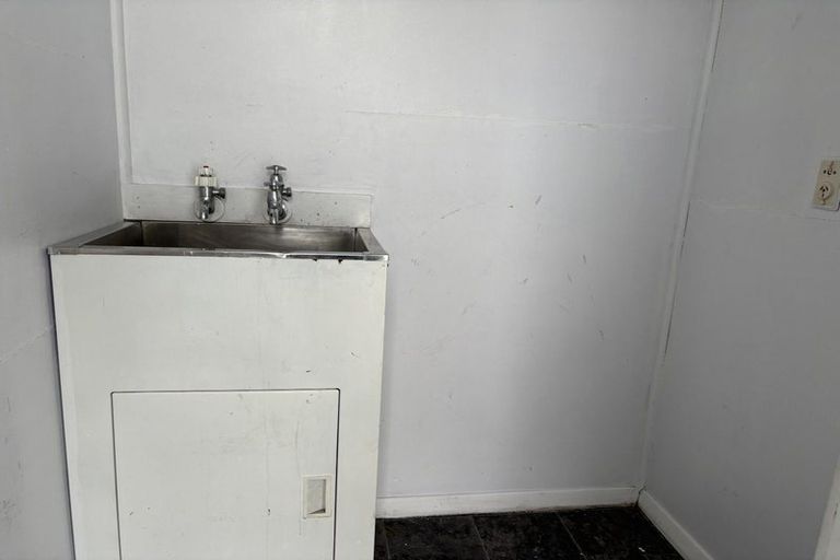 Photo of property in 15 Fox Street, Woodville, 4920