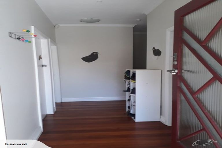 Photo of property in 73 Hungerford Road, Houghton Bay, Wellington, 6023