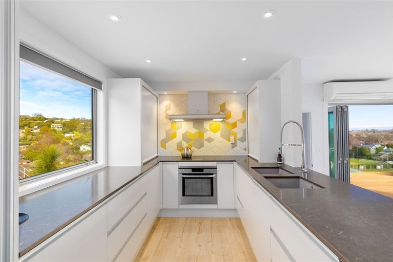 Photo of property in 14 Upper Crichton Terrace, Cashmere, Christchurch, 8022