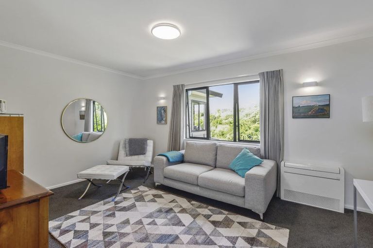 Photo of property in 41 Quadrant Heights, Paraparaumu, 5032