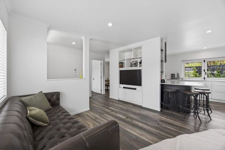 Photo of property in 6d Clearwater Cove, West Harbour, Auckland, 0618