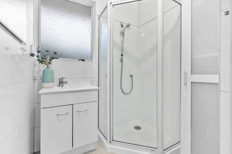 Photo of property in 10 Beauchamp Drive, Massey, Auckland, 0614