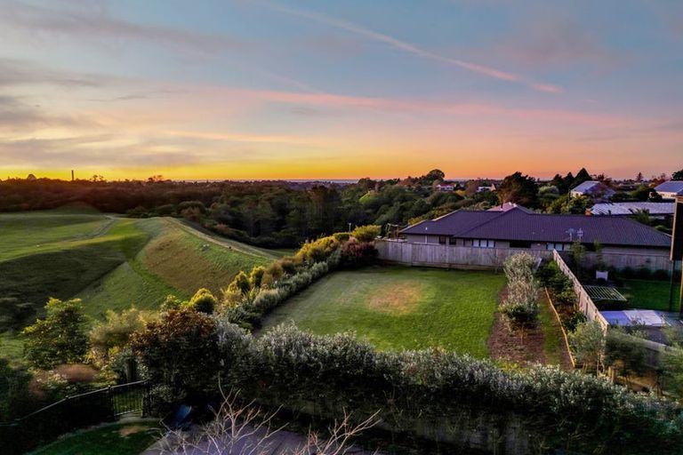 Photo of property in 20 Aderman Place, Hurworth, New Plymouth, 4310