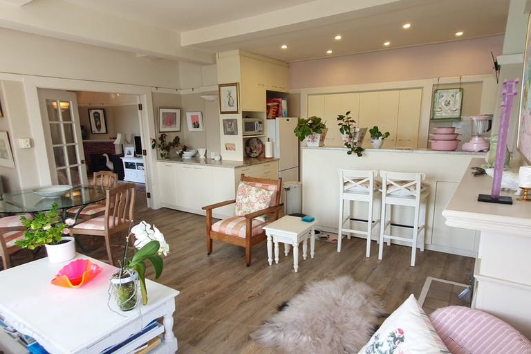 Photo of property in Inverleith House, 306 Oriental Parade, Oriental Bay, Wellington, 6011