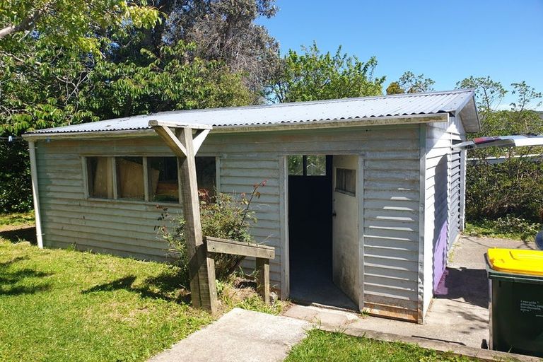 Photo of property in 5 Cumberland Grove, Cannons Creek, Porirua, 5024