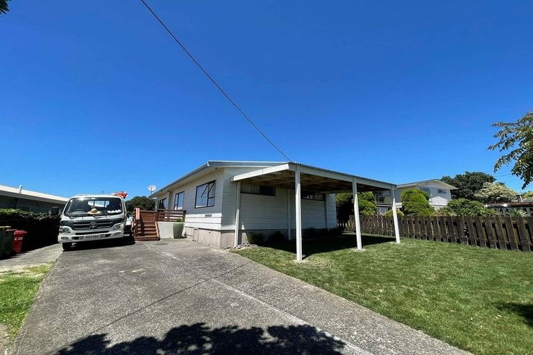 Photo of property in 1425 Whangaparaoa Road, Army Bay, Whangaparaoa, 0930