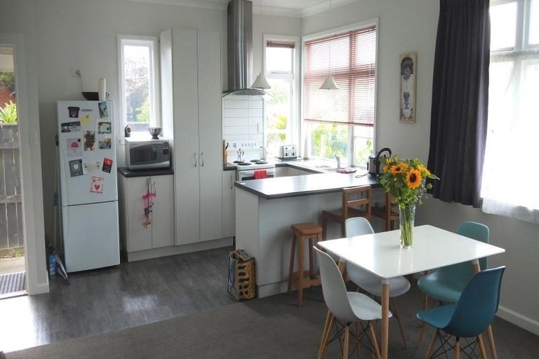 Photo of property in 495 Featherston Street, Roslyn, Palmerston North, 4414