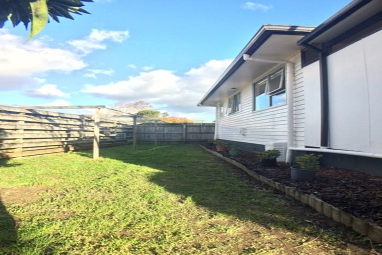 Photo of property in 28 Casuarina Road, Half Moon Bay, Auckland, 2012