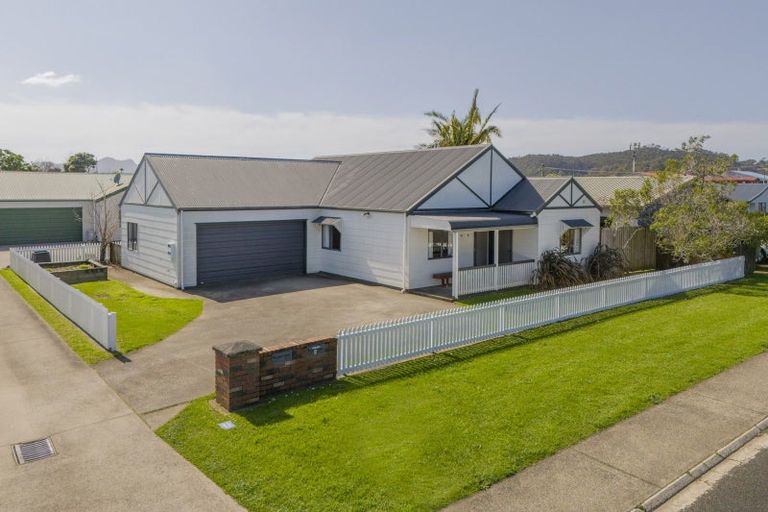 Photo of property in 5 Cholmondeley Crescent, Whitianga, 3510