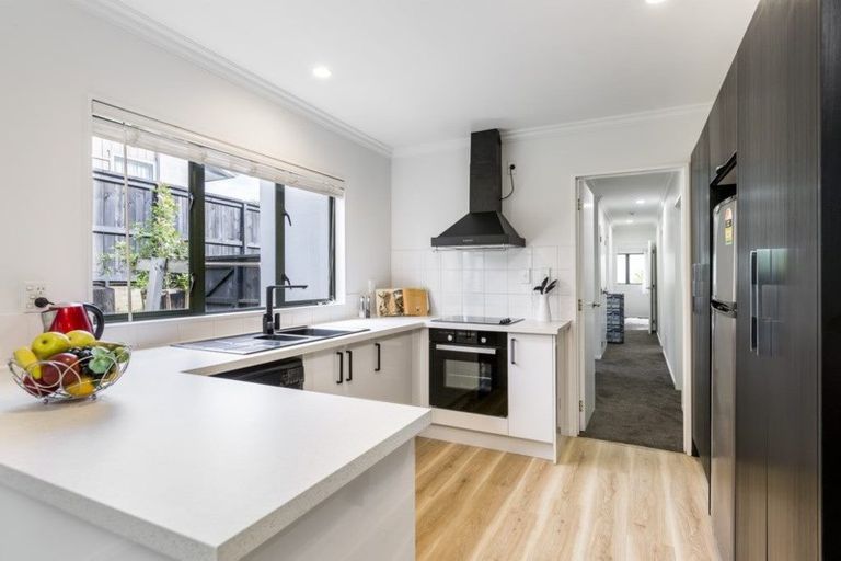 Photo of property in 3/8 Golf Road, New Lynn, Auckland, 0600