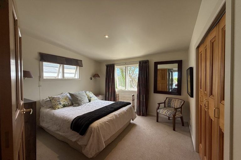 Photo of property in 24 Harbour View Road, Northland, Wellington, 6012