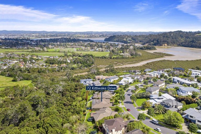 Photo of property in 72 Kittiwake Drive, Schnapper Rock, Auckland, 0632