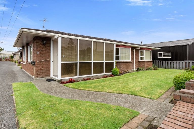 Photo of property in 1/81 Tukapa Street, Westown, New Plymouth, 4310