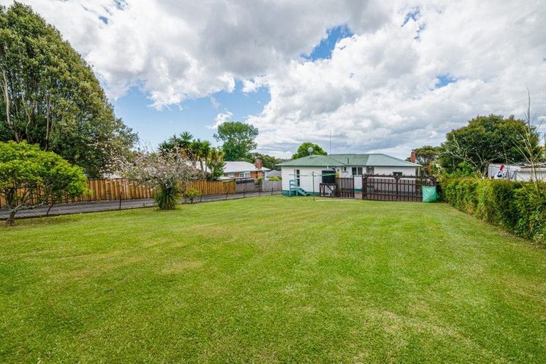 Photo of property in 4 Christina Avenue, Te Atatu South, Auckland, 0602
