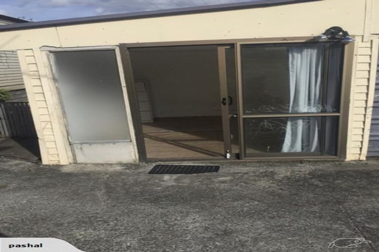 Photo of property in 79 Roberts Road, Te Atatu South, Auckland, 0610