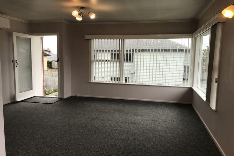 Photo of property in 1/23 Dallinghoe Crescent, Milford, Auckland, 0620