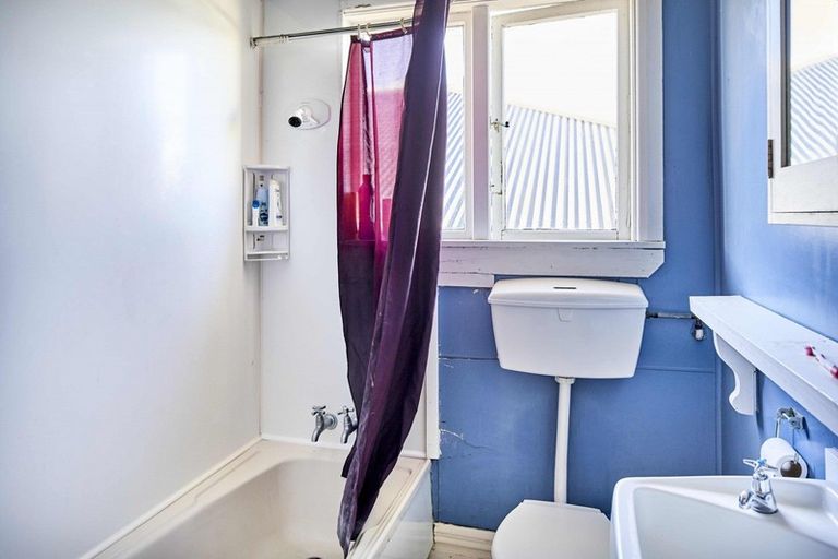 Photo of property in 36 Henry Street, Kilbirnie, Wellington, 6022