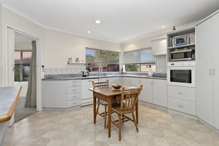 Photo of property in 22 Waiwherowhero Drive, St Andrews, Hamilton, 3200