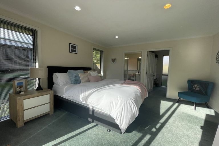 Photo of property in 102 Armoy Drive, East Tamaki, Auckland, 2016
