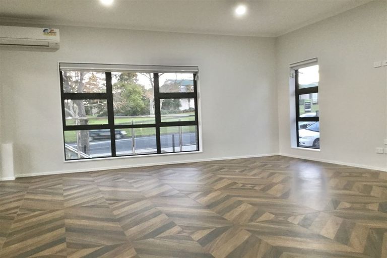 Photo of property in 4223a Great North Road, Glendene, Auckland, 0602