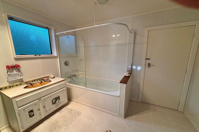 Photo of property in 22 Whangaimoana Beach Road, Whangaimoana, Featherston, 5772