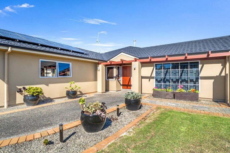 Photo of property in 3 Bouvardia Avenue, Milson, Palmerston North, 4414