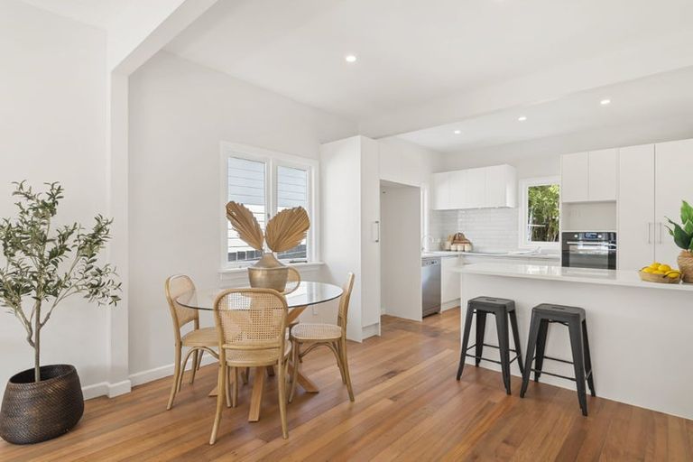 Photo of property in 2/180 Lake Road, Northcote, Auckland, 0627