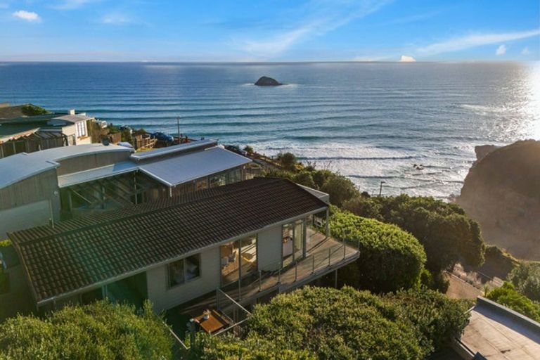 Photo of property in 42 Waitea Road, Muriwai, Waimauku, 0881