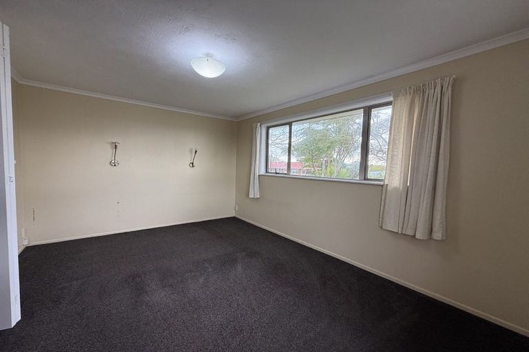 Photo of property in 39 Vera Road, Te Atatu South, Auckland, 0610