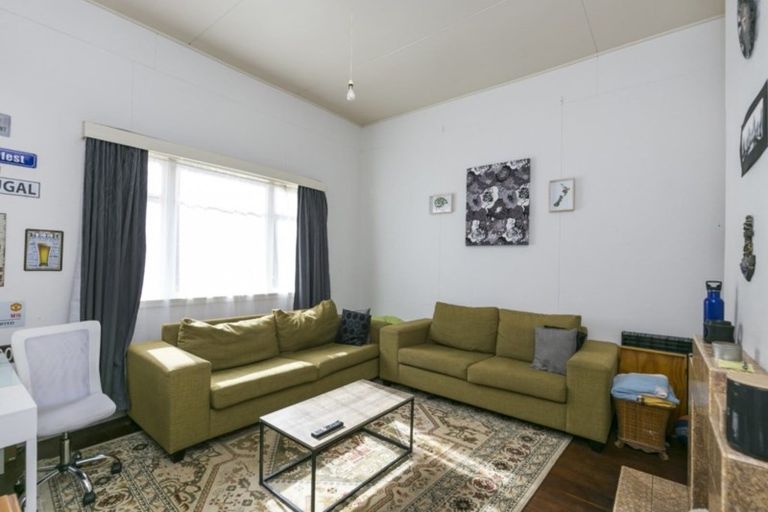 Photo of property in 10 Burnell Avenue, Thorndon, Wellington, 6011