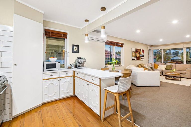 Photo of property in 1/17 Merriefield Avenue, Forrest Hill, Auckland, 0620