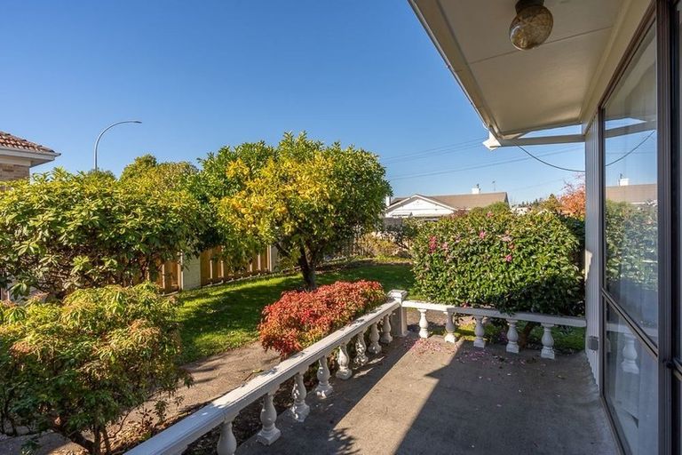 Photo of property in 24 Forest Lake Road, Forest Lake, Hamilton, 3200