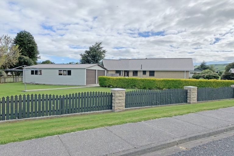 Photo of property in 8 Burns Street, Owaka, 9535