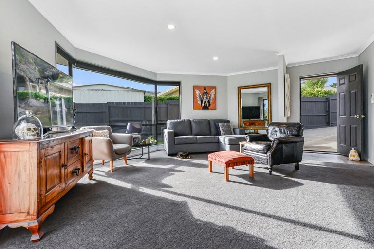 Photo of property in 16 Palm Grove Drive, Western Heights, Hamilton, 3200