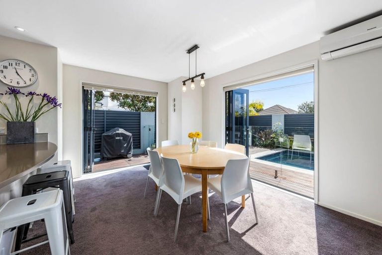 Photo of property in 76a Walmer Road, Point Chevalier, Auckland, 1022