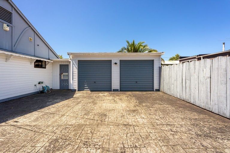 Photo of property in 2/10 Wilford Street, Wallaceville, Upper Hutt, 5018