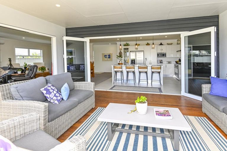 Photo of property in 4 Young Place, Taradale, Napier, 4112